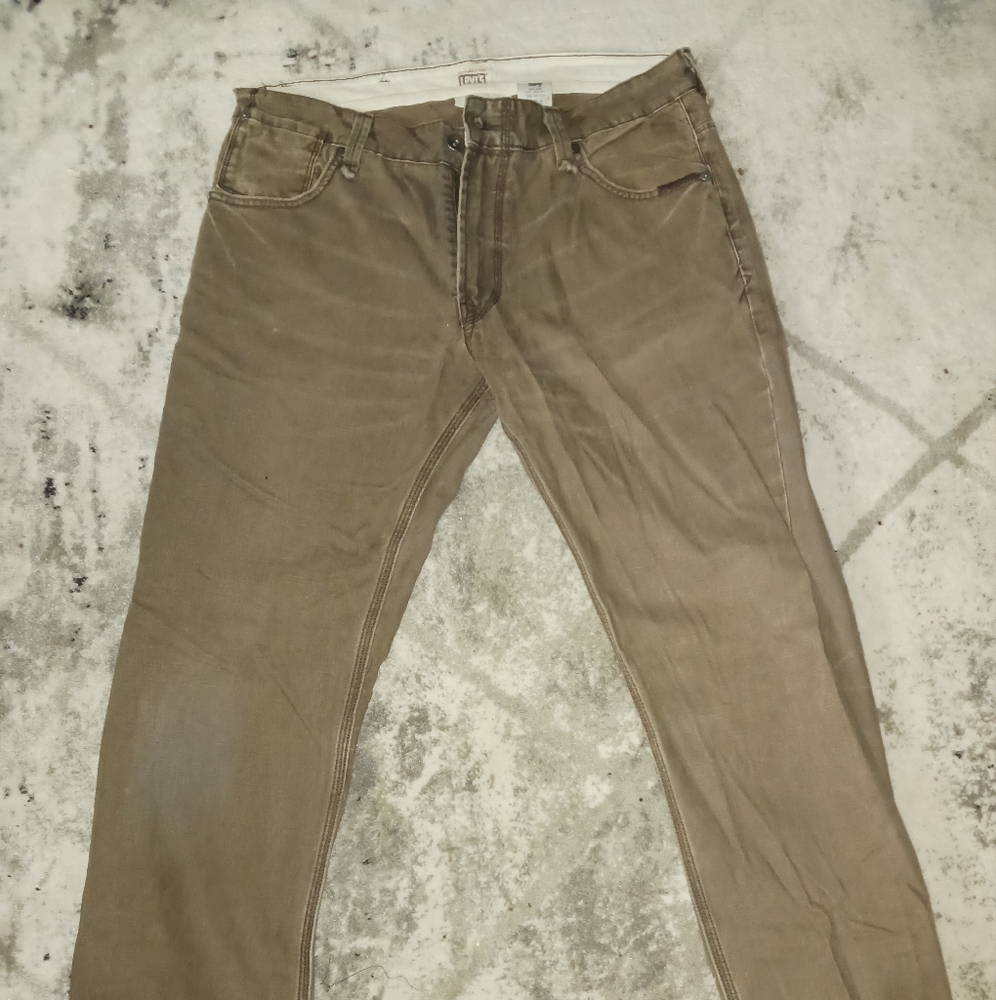 Selling stylish and vintage denim jeans